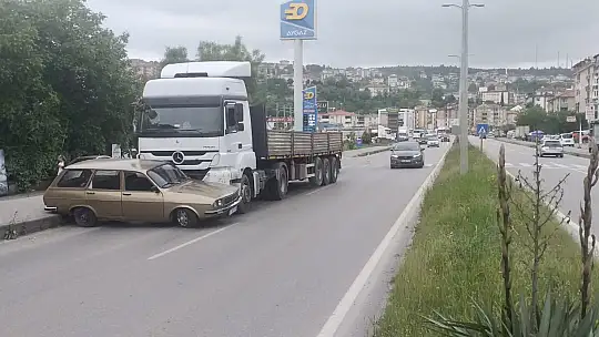 Tırın önünde sürüklendi