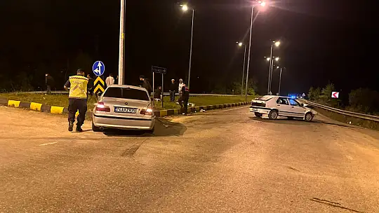 Akçamescit kavşağında kaza