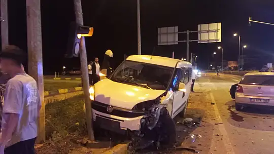 Son dakika, İki araç çarpıştı