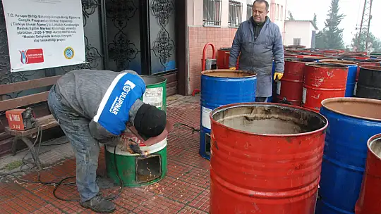 Bartın'dan depremzedelere varil soba