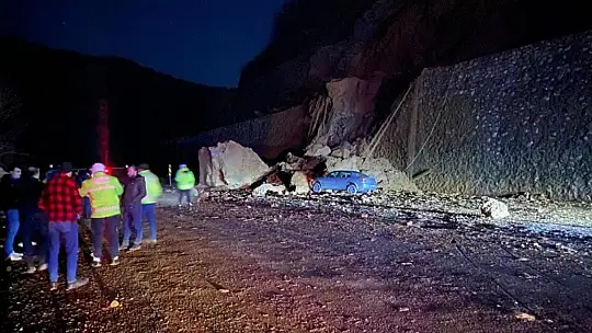 Dev Kaya Yola Düştü