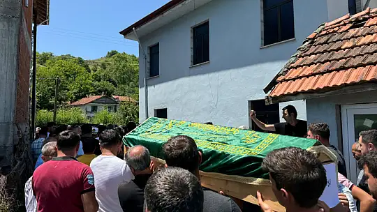 Abisinin tabutunun başından ayrılmadı