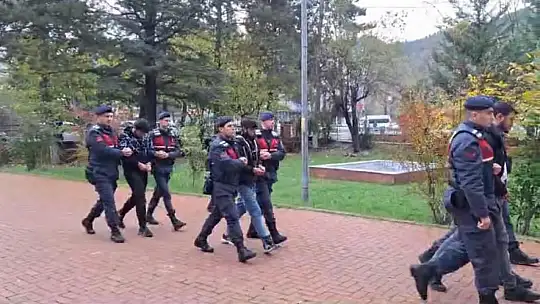 Jandarma dolandırıcıların tepesine bindi