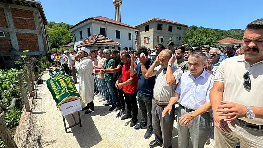 Abisinin tabutunun başından ayrılmadı