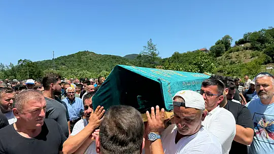 Abisinin tabutunun başından ayrılmadı