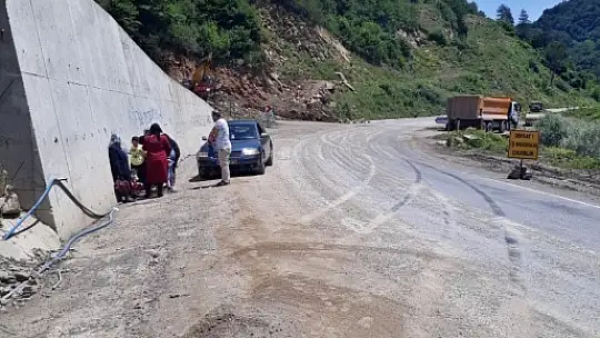 Virajda çakıla kaptırdı, kaza yaptı