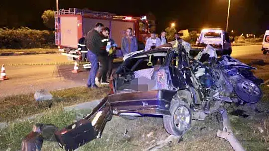 Otobüs ile otomobil çarpıştı