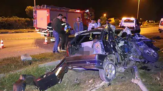 Otobüs ile otomobil çarpıştı