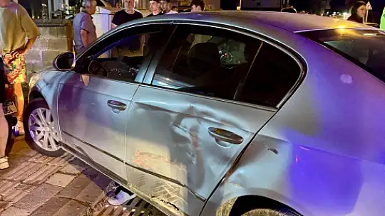 Motosiklet ile otomobil çarpıştı