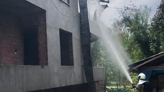 İki katlı evden dumanlar yükseldi