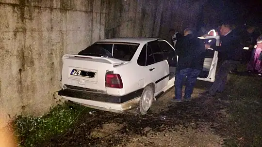 Yoldan çıkıp duvara çarptı
