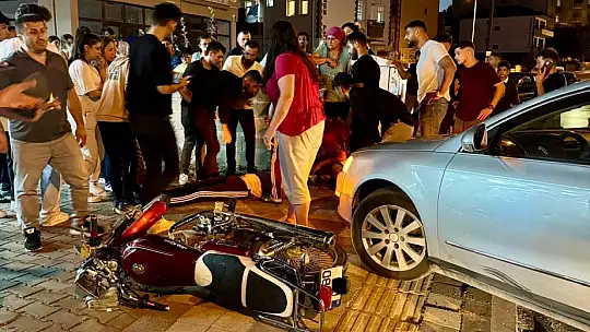 Motosiklet ile otomobil çarpıştı