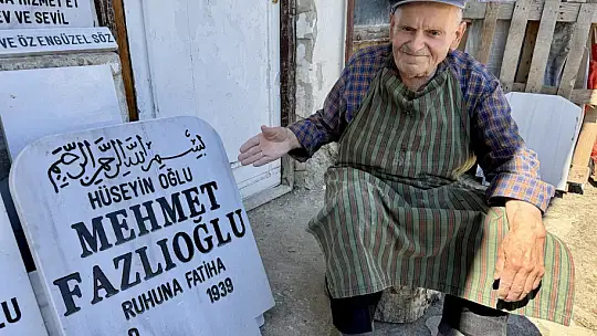 Kendi Mezar taşını hazırladı