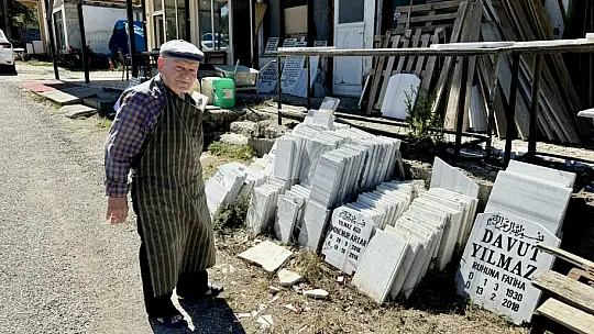 Kendi Mezar taşını hazırladı