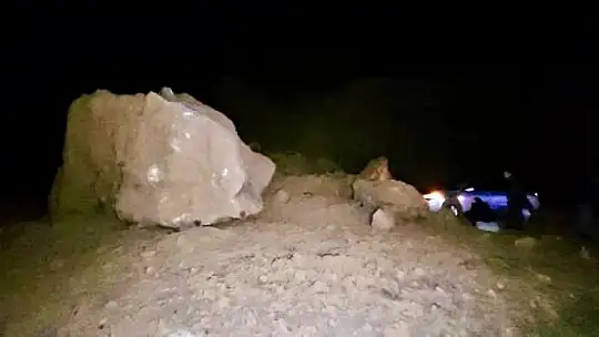 Dev Kaya Yola Düştü