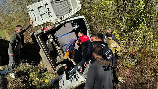 Yolcu minibüsü devrildi, 1 ölü 10 yaralı