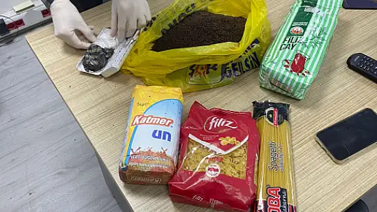 Çay paketi içinden çıktı