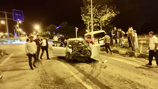 Son dakika, İki araç çarpıştı