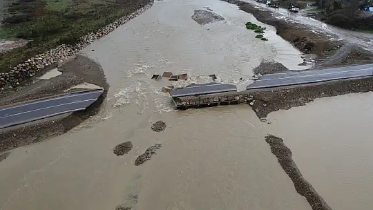 Son dakika, yol ulaşıma kapandı