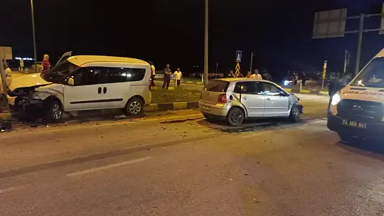Son dakika, İki araç çarpıştı
