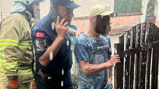 Minareye çıktı, valiyi istedi