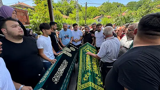 Abisinin tabutunun başından ayrılmadı