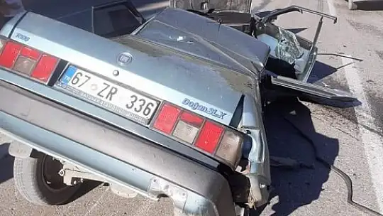 Hurdaya dönen araçtan sağ çıktılar