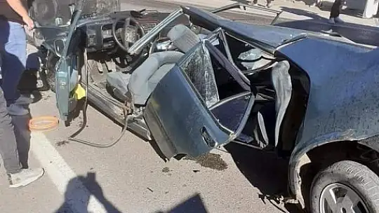 Hurdaya dönen araçtan sağ çıktılar
