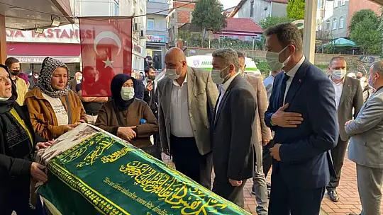 Oğlu Barış'ın yanına defnedildi