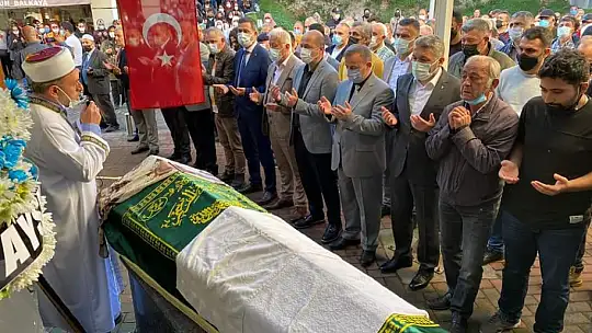 Oğlu Barış'ın yanına defnedildi