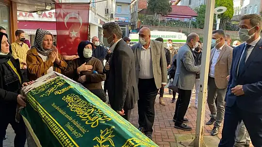 Oğlu Barış'ın yanına defnedildi