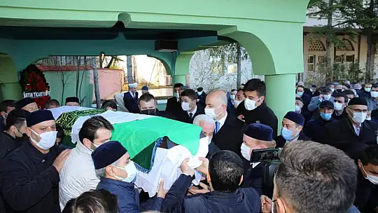 Refik Akmaz'ın eşi dualarla defnedildi