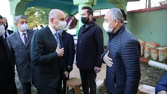 Refik Akmaz'ın eşi dualarla defnedildi