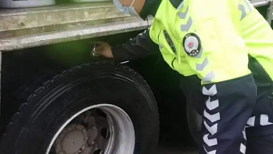 Kar kış demeden ekipler yollarda