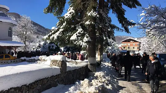Gözyaşları arasında toprağa verildi