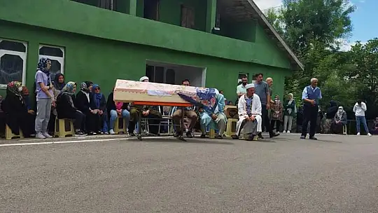 Aleyna son yolculuğuna uğurlandı