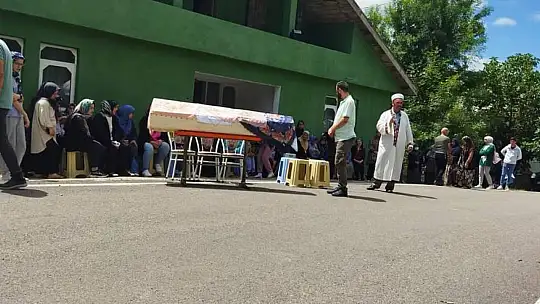 Aleyna son yolculuğuna uğurlandı