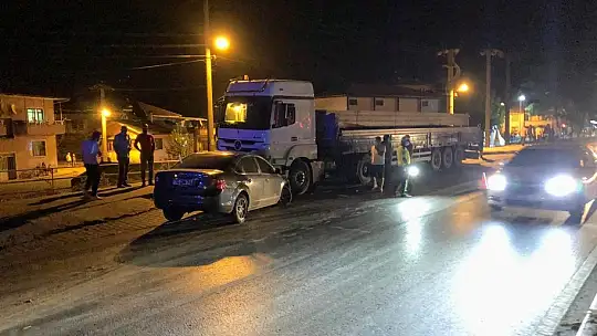 Karşı şeride atladı, tıra çarptı