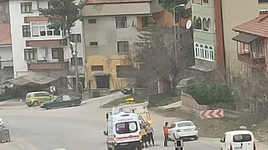 Ambulans kaza yaptı