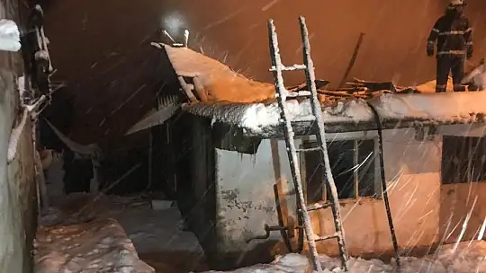 İki katlı ev küle döndü