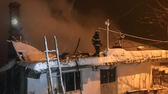 İki katlı ev küle döndü