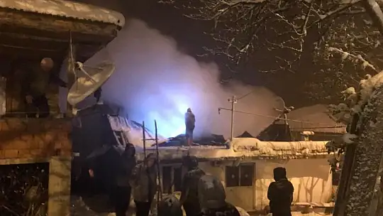 İki katlı ev küle döndü