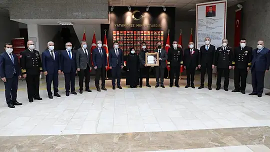 Şehidimizin ailesine övünç madalyası