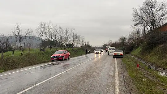 Kontrolden çıkan otomobil kanala devrildi