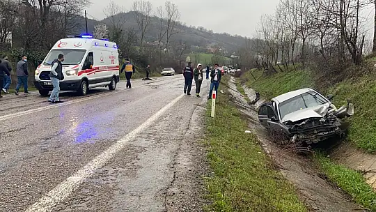 Kontrolden çıkan otomobil kanala devrildi