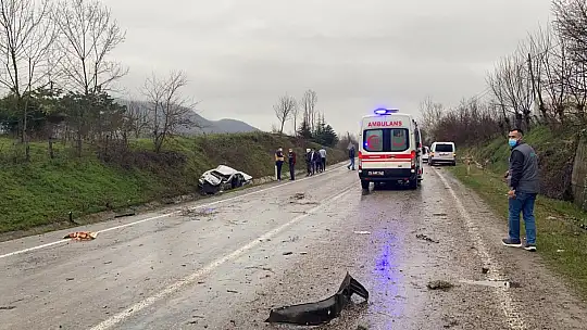 Kontrolden çıkan otomobil kanala devrildi