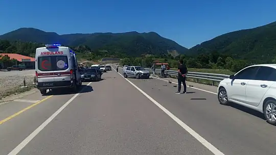 Abdipaşa yolunda zincirleme kaza
