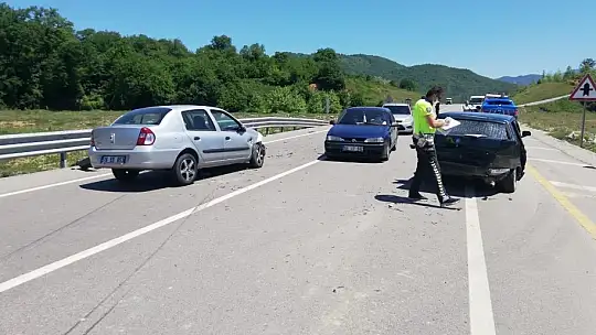 Abdipaşa yolunda zincirleme kaza