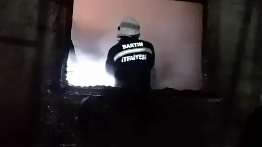 Alevler geceyi aydınlattı