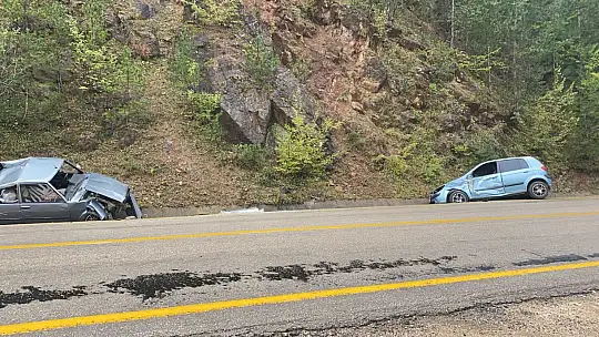 Park halindeki araca çarpıp takla attı